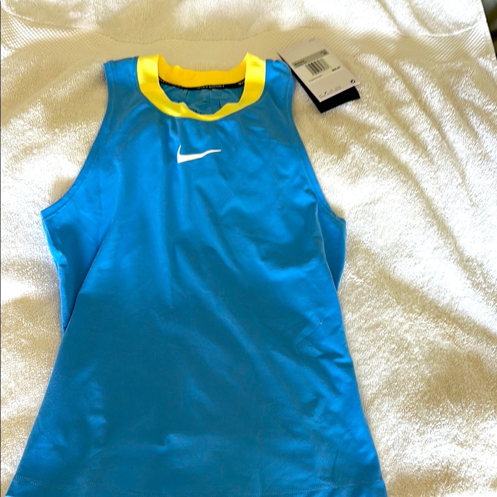 Nike Women's NikeCourt Advantage Dri-FIT Tennis Tank Top
